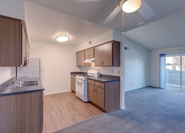 $1,905 / 1br - 644ft2 - Patio o Balcón Privado, Armarios Mejorados, Estacionamiento Cubierto (401 W. Pine Ave, Lompoc, CA)63663853619459122