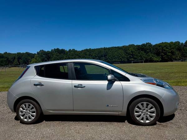 2013 Nissan LEAF S - $3,995 (Nissan LEAF)63436112518403124