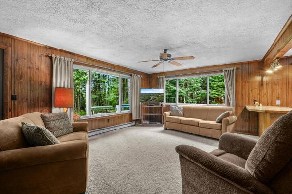 $1,995 / 3br - 1500ft2 - Very desirable home on the main Stream of the AuSable for rent. (Grayling)64037895561858124