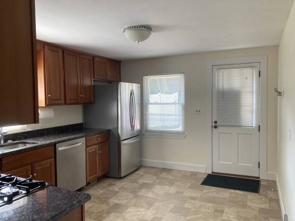 $3,750 / 3br - 1400ft2 - House - Single Family - Parking- Large Yard (Waltham)63797280789633122