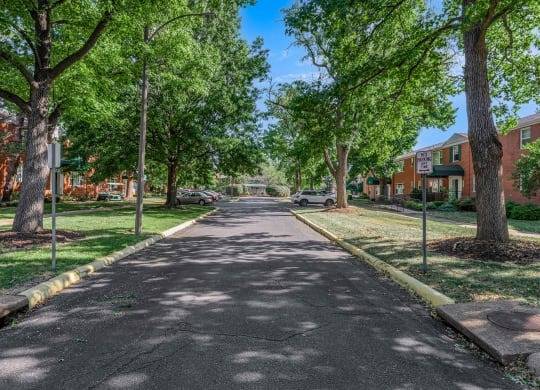$885 / 1br - 540ft2 - Centro de fitness, armarios grandes, comunidad libre de humo (5927 Suson Pl, St. Louis, MO)63770186735233123