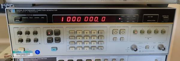 HP 3325A Synthesizer/Function Generator 1