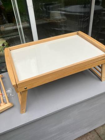 Foldable bed tray 1