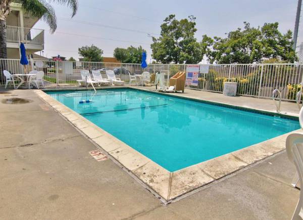 $450 / 1br - NEW SPECIAL: FLAT WEEKLY RATE! WiFi, TV, Pool, Business Center (Sacramento South & Elk Grove)63791129418241121