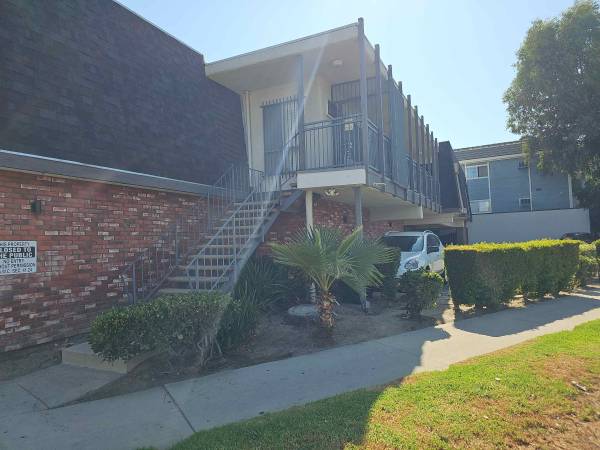 *^*10620 NoHo Apts.*^*  1 Bed/ 1 Bath 1