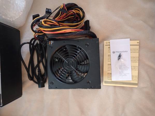 Nuevo en caja, fuente de alimentación para computadora de escritorio Thermaltake TR2 de 600 vatios ATX - $50 (McKinney)63471213186435121