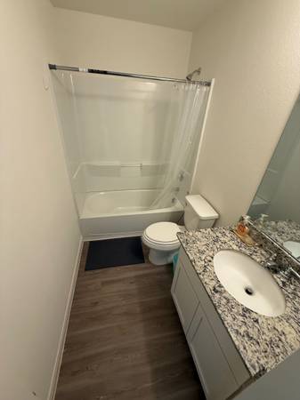 $550 / 3br - 1050ft2 - 1 Bed shared bath One Year Lease - Males only (Bryan)63821794419201122