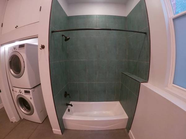 $2,287 / 1br - Huge 1 Bedroom with in unit Laundry AVL 10/1 (Oakland)63938625069314124
