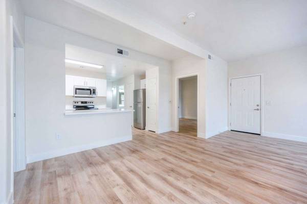 $1,760 / 2br - 988ft2 - Beautiful 2 bed / 2 bath in a great neighborhood! Ready to view now! (Chandler)64025000268419122