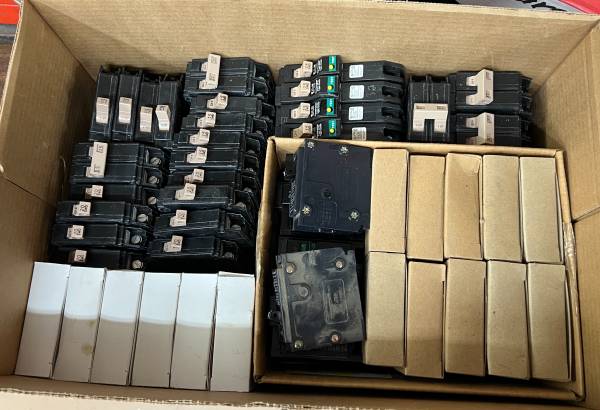 Cutler-Hammer circuit breakers – NOS, never used 1