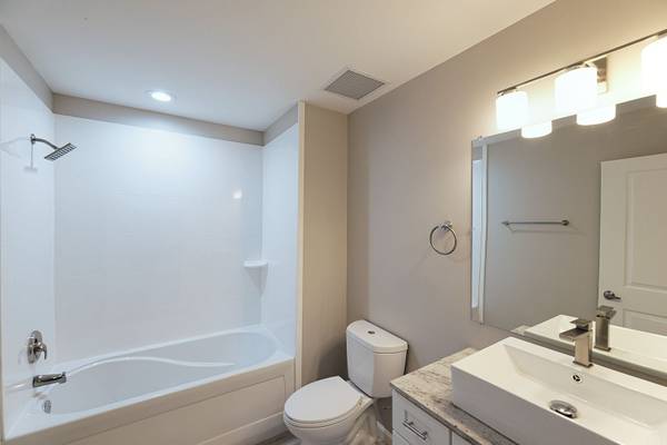 $1,810 / 2br - 1020ft2 - WE ARE PET FRIENDLY! NO BREED OR SIZE RESTRICTIONS!! (Cultural District)63664543857537123