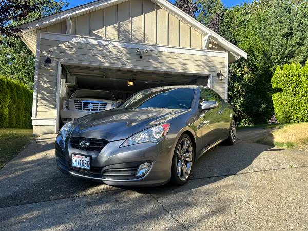 2011 Hyundai Genesis Coupe 3.8 Manual track package 3.8L V6 speed - $9,700 (Mount Vernon)63617898255363121