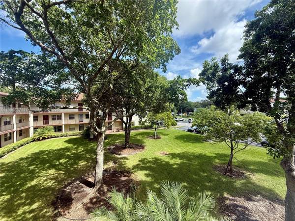 $1,950 / 2br - 954ft2 - Beautiful remodeled 2 bedroom / 1.5 bath condo (Pembroke Pines)64051005014017120