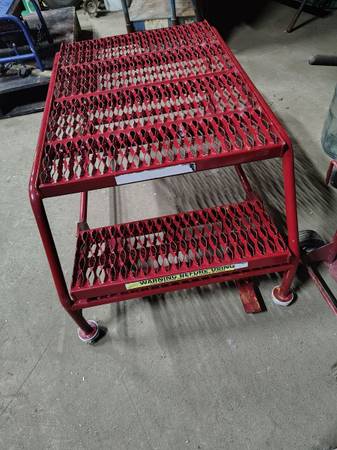 Tri-Arc Mobile Work Platform 1