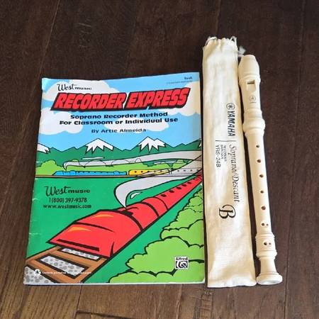 Yamaha Cream Soprano Recorder with Method Book 1