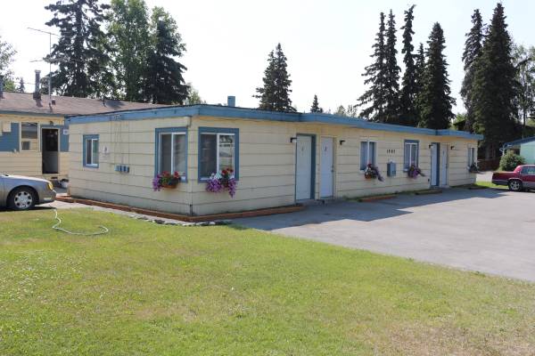 $750 / 375ft2 - All utilities Included - Very Nice Efficiency (1902 W. 33rd #2)64014172358273122