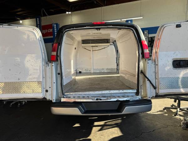 2016 Chevrolet EXPRESS G3500 REEFER - Photo 4