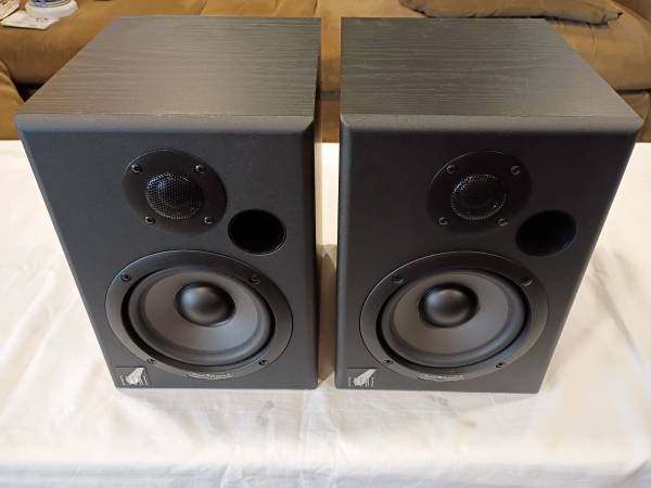 EVENT REFERENCE 5 POWERED AMPLIFIED SPEAKERS 1