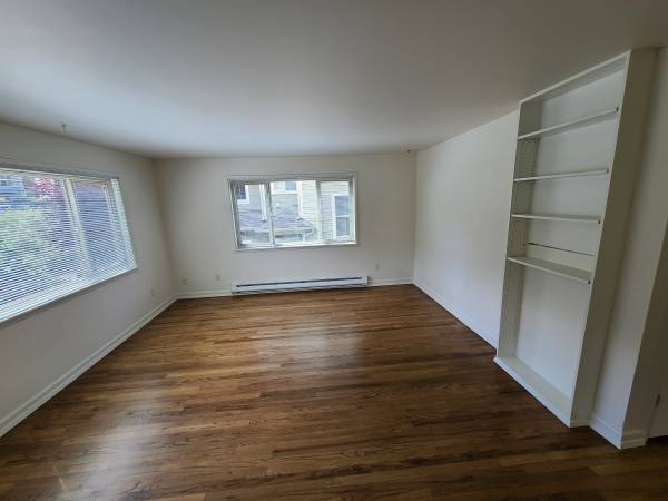 $2,110 / 2br - 783ft2 - Lovely Two Bedroom Unit in Queen Anne! (Queen Anne / Seattle)63814661108481121