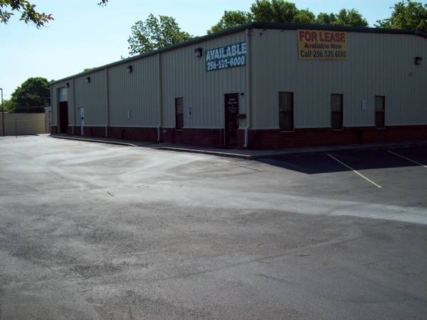 $15 / 7000ft2 - Governors Dr. @ Clinton St. West  ( Across From Campus 805 ) (Huntsville Ala.)64193139180418121