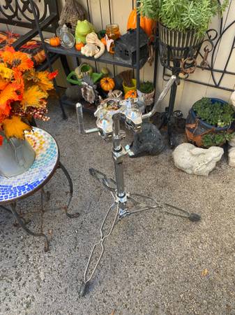 DW DWCP9900 9000 Series Heavy Duty Double Tom Stand 1