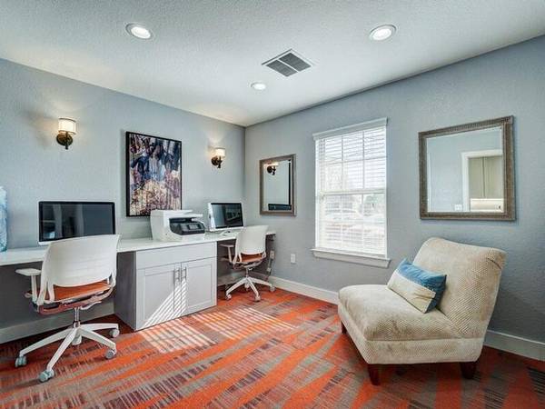 $1,269 / 2br - 908ft2 - 9ft. Vaulted Ceilings, Community Center, Fitness Center63806193904001122