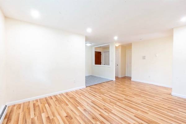 $2,700 / 2br - 737ft2 - 2 habitaciones, 2 baños completos, cocina nueva, cerca de la estación de tren en Mattapan (Mattapan)63655268088449124