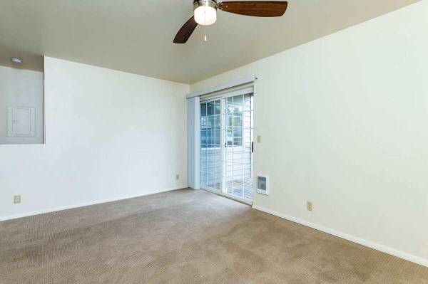 $2,200 / 3br - 1210ft2 - Estudio acogedor con techos altos y estacionamiento en el lugar (Bend, OR)63839293133955123