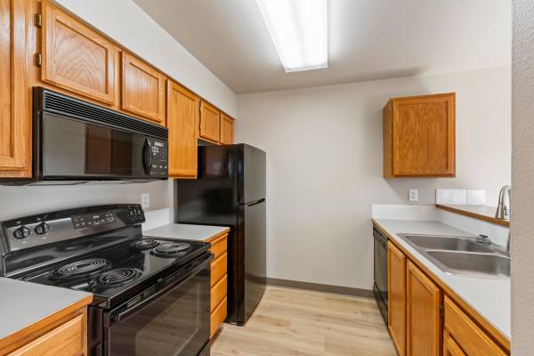 🌅 Spacious Top-Floor 2x2 with Garage — Style, Comfort & South Hill 1