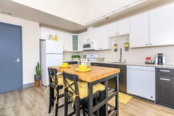 $1,930 / 1hab - 485ft2 - Para un fácil traslado en autobús, ven a casa a Airmark Apartments (Tukwila - Southcenter)63850641640579122
