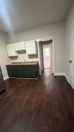 $1,650 / 3br - ⚠️HALF MONTH RENT FREE! Large 3 bedroom 1 bathroom in the Heart of Chi64041647713666124