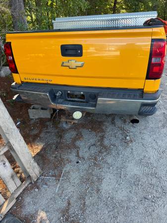 2015 chevy 3500/2500 tailgate 1