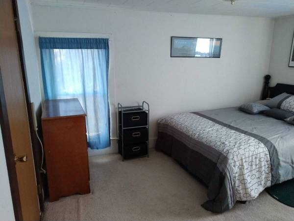$640 / 2br - Private room with bath in clean shared house** (fairfield / vacaville)63888988907267120