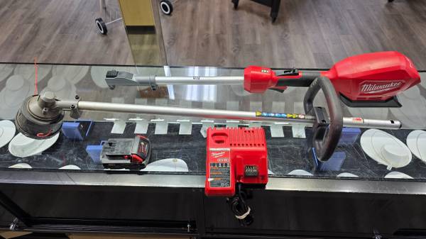 Milwaukee Weedwacker (2825-20) 1