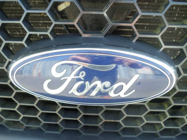 4X4* 2006  FORD  F150  XLT CREW  CAB*AUTOMÁTICO, MOTOR V8* - $2,980 (EVERETT)63617918721667124