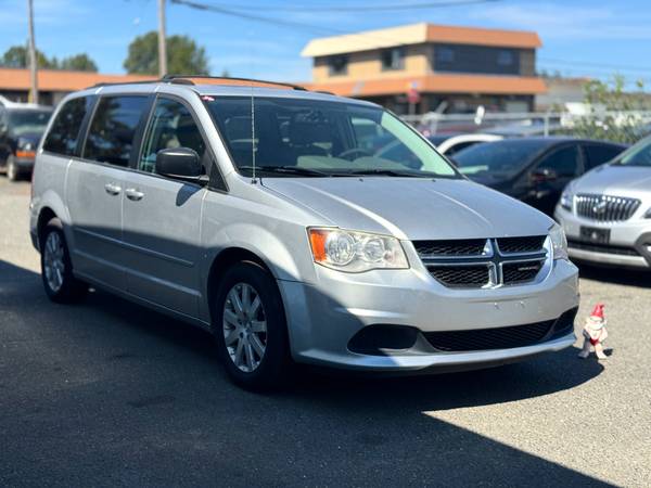 2010 Chrysler Town & Country 4dr Wgn Touring 1