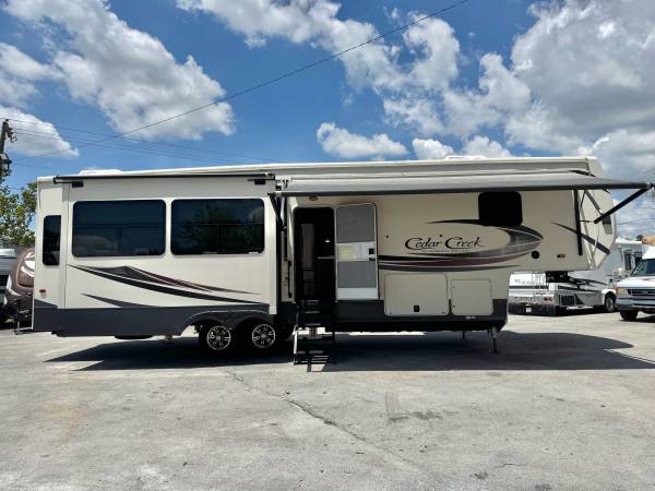 2020 Cedar Creek Silverback Series M-31IK - $39,900 (Ocala)63438506813315123