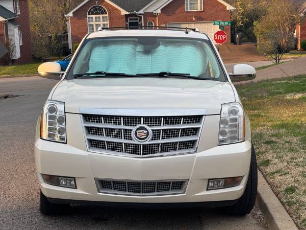 2011 Cadillac Escalade ESV Platinum AWD - $8,00063621626996995121