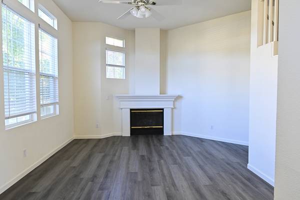 $4,500 / 3br - 1965ft2 - Spacious Town home (1965+ Sq. Ft.). Walking distance to BART (fremont / union city / newark)64030485382787122