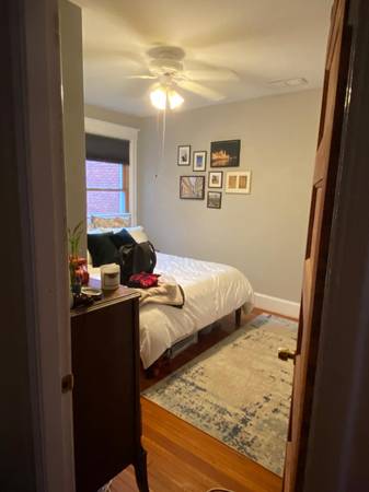 $1,150 Private room/bath available for a female this Nov/Dec in group home (Petworth)63896393185154121