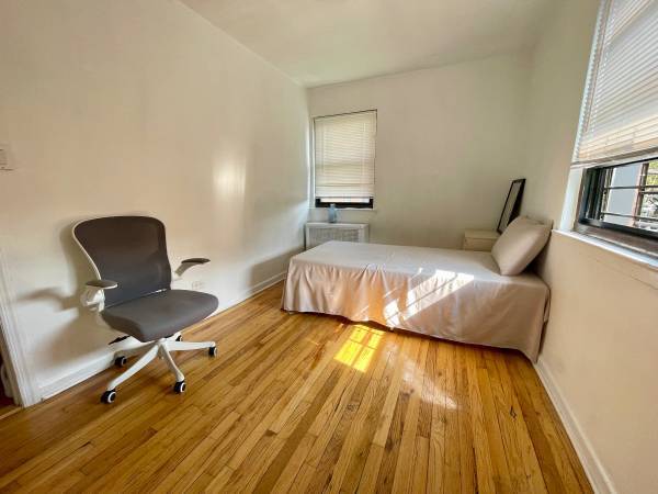 $1,200 / 2br - Convenient Room w/ Twin Bed, 73rd Avenue, Ready Nov 1 (Kew Garden Hills / Briarwood / Fresh Meadows)64033290228738121