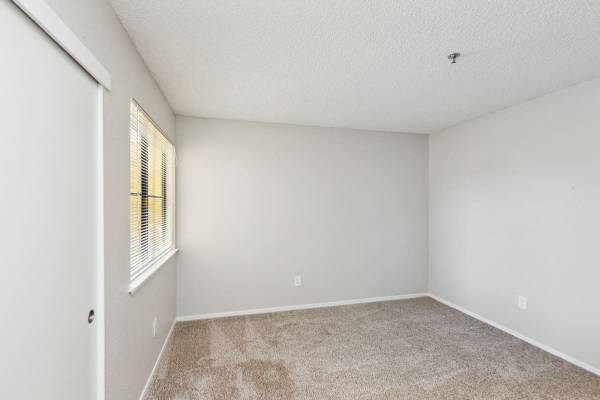 $990 / 2br - 1050ft2 - Private Patio, In Unit Washer and Dryers, Pets Allowed (100 Summerfield Dr, Vacaville, CA)64023720035841121