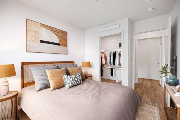 $4,677 / 3br - 1207ft2 - Weekly On Site Farmers Market, Multiple Cabinet Finishes (Broadway)63850637595521124