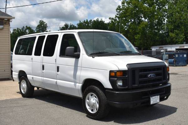 Camioneta Ford E-Series E-350 SD XLT de 12 pasajeros 2013 - $16,995 (Manassas)63616476803841122