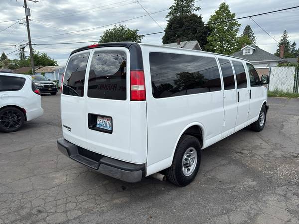 2016 Chevrolet Express Passenger LS - Northtown Auto Sales - $25,980 ($500 de entrada estás aprobado)63613781804675124