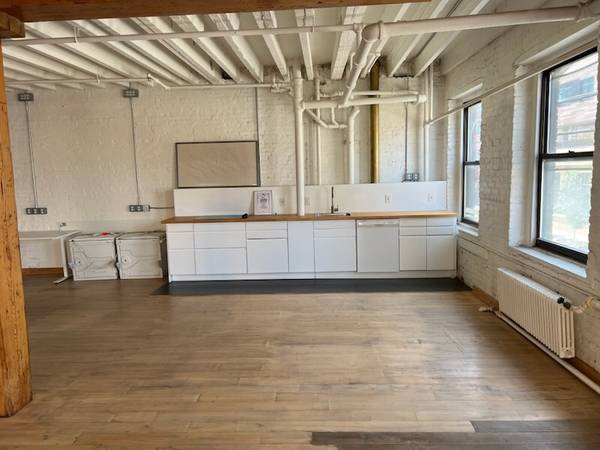 $7,250 / 2100ft2 - Espacio en esquina, Estudio Profesional, disponible, Gran Vecindario (Greenpoint-Williamsburg)63854290604035124