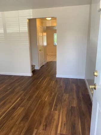 $850 / 2br - 1150ft2 - Freshy painted, new carpet, flooring, new upgraded range (Roy)63969046259586120