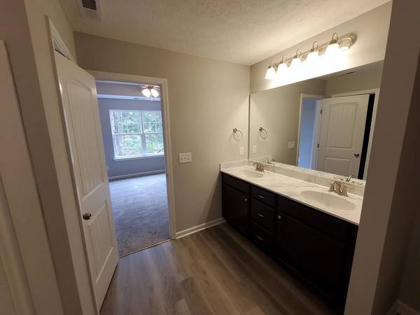 $1,799 / 3 habitaciones - 1522 pies cuadrados - Reducción de precio para esta hermosa casa adosada (LA VERGNE)63673234008449123