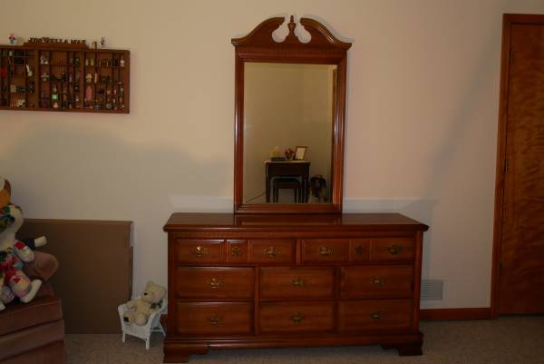 Dresser 1