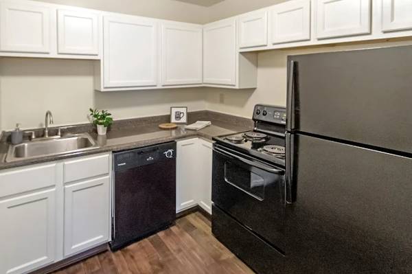 $1,245 / 2br - 755ft2 - 🌟 Available 10/20/2025 — Stunning 2-Bedroom with Juliet Balcony (Oakley)63974471915907122